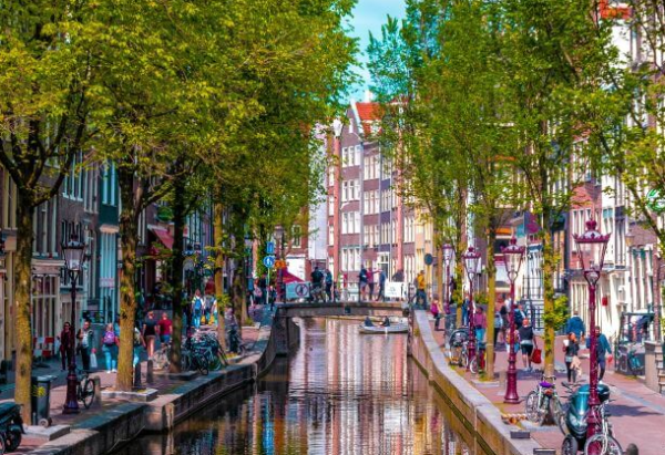 Jordaan: Distrik Bersejarah yang Memikat di Amsterdam