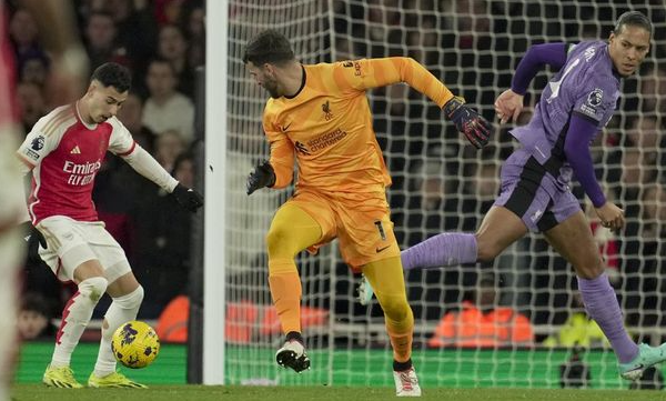 Liverpool Dihajar Arsenal: Klopp Berikan Pembelaan untuk Alisson dan Van Dijk