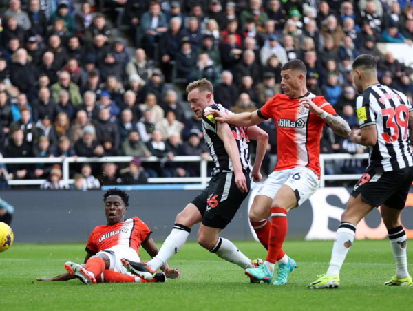 Newcastle vs Luton: Pertandingan Super Seru Berakhir Imbang 4-4 – Sepak Bola Penuh Drama di St. James’ Park