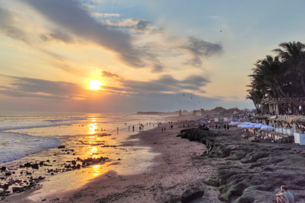 Pantai Batu Mejan: Surga Surfing dan Keindahan Alam yang Memikat di Bali
