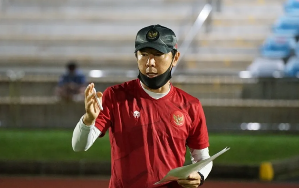 Menelusuri 3 Alasan Mengapa Shin Tae-yong Betah Melatih di Indonesia: Komitmen, Potensi, dan Cinta Sepak Bola Lokal