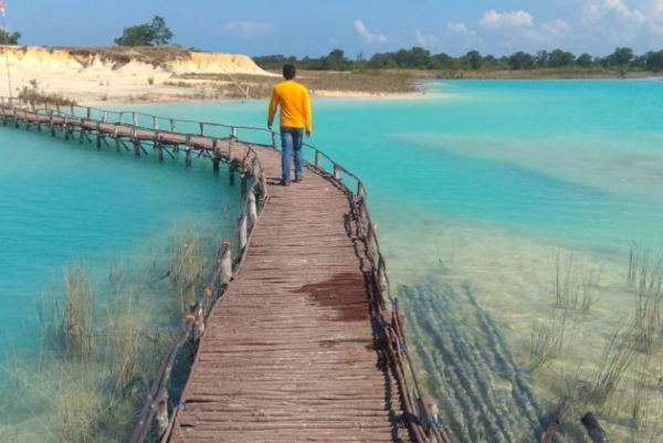 Menelusuri Keindahan Tersembunyi: Pesona Danau Biru Kawal di Indonesia