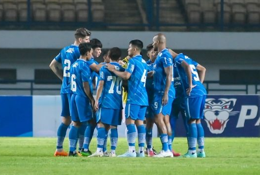 Persib Bandung Terus Membayangi Borneo FC: Perjalanan di Posisi Kedua Klasemen Liga 1