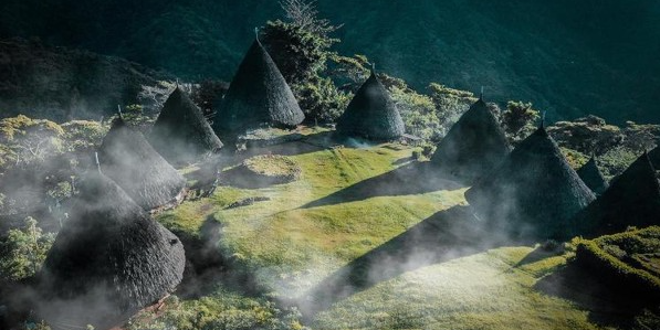 Pesona Wae Rebo: Desa Adat di Puncak Pegunungan Flores